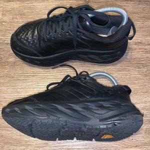 HOKA woman’s bondi SR wide athletic shoes excellent pre owned condition 6D.